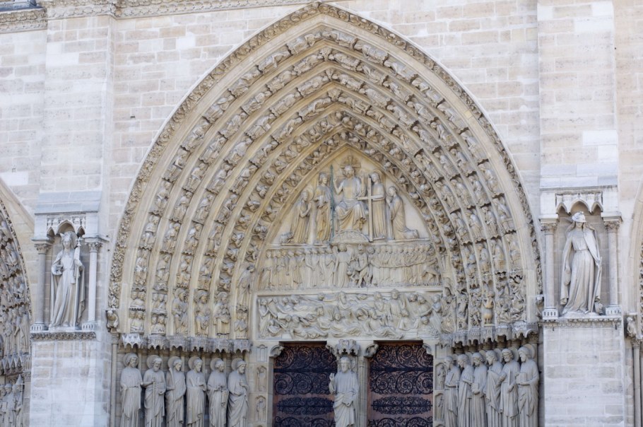 Стрельчатый свод арка колоннада