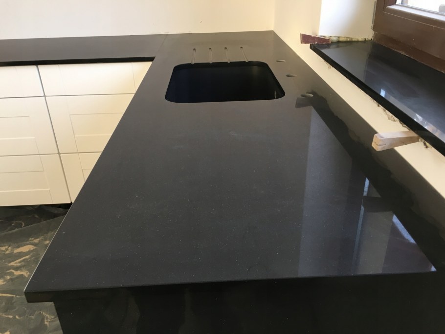 Столешница кварц черная 20 мм