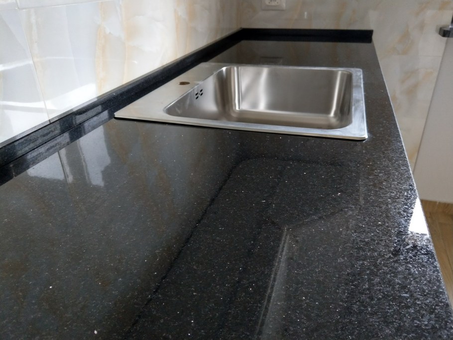 Столешница кедр 713/1 черный гранит