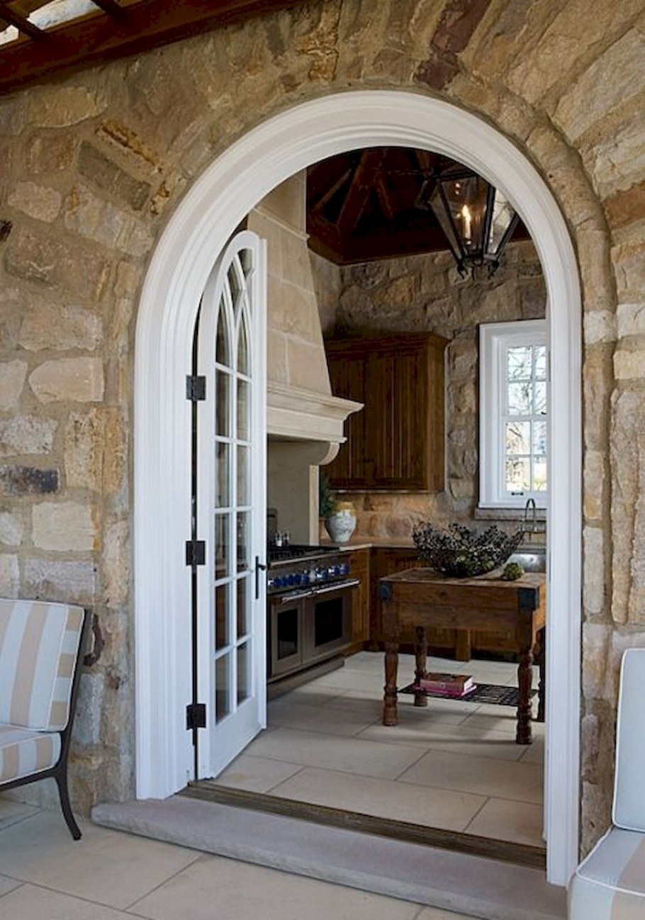 Декор колонны в квартире