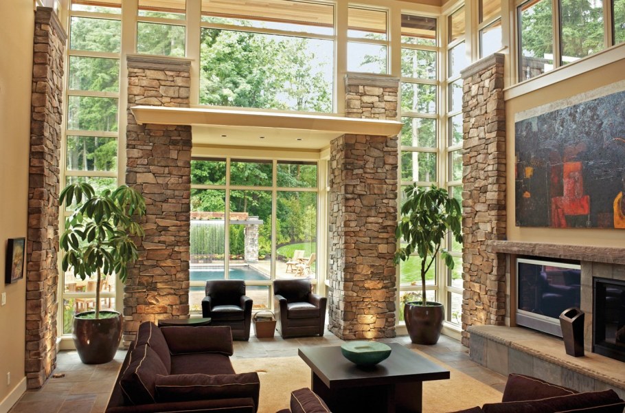 Декоративный камень в интерьере веранды