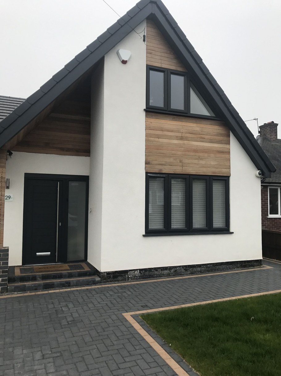 Отделка фасада деревом и штукатуркой