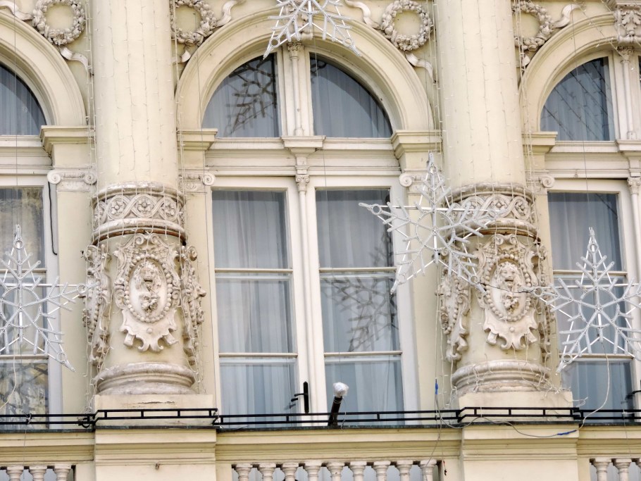 Колонна Коринфского стиля сталинский Ампир