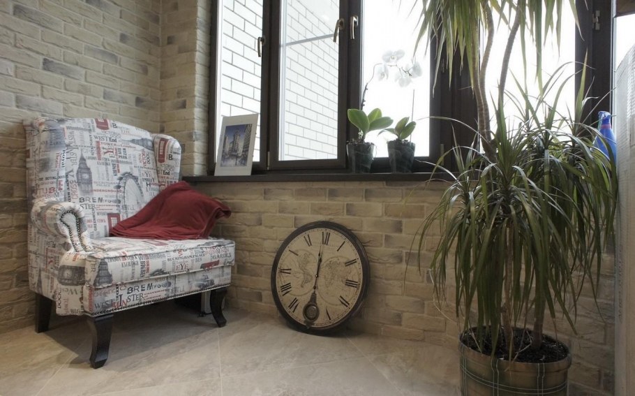 Отделка балкона декоративным камнем