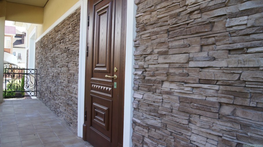 Отделка лоджии под дикий камень