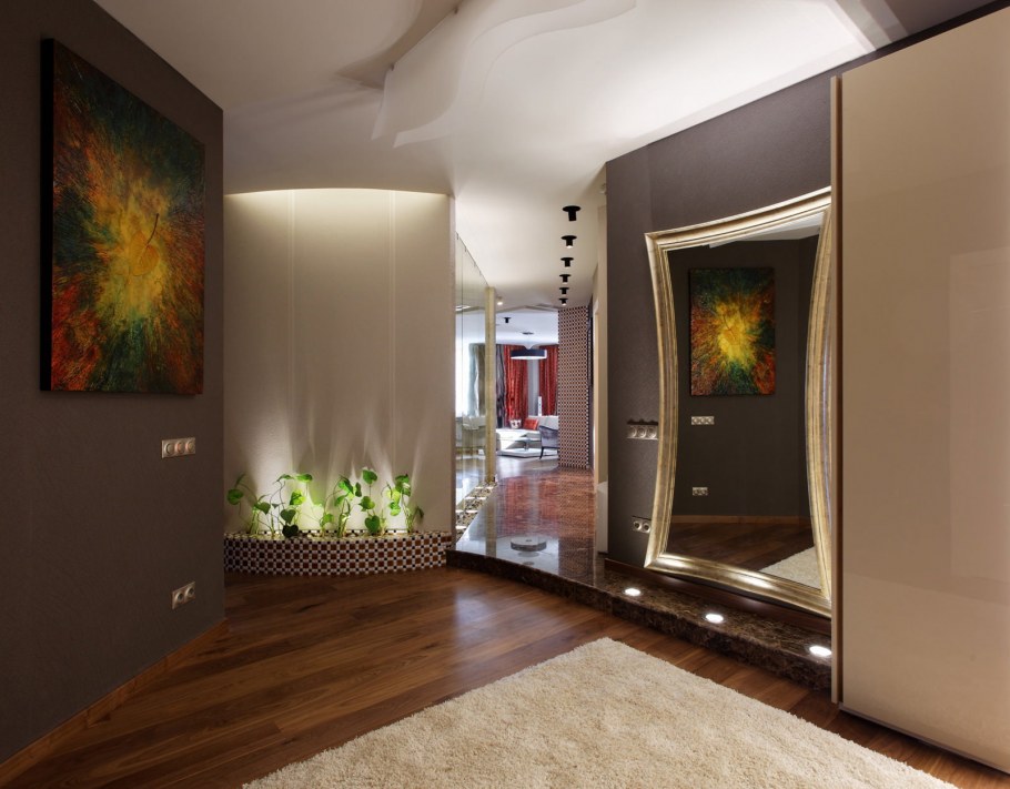 Ниша с зеркалом в прихожей