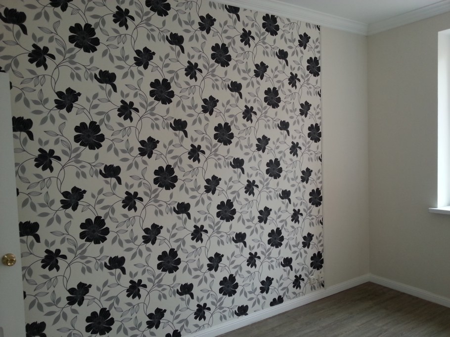 Наклеивание комбинированных обоев