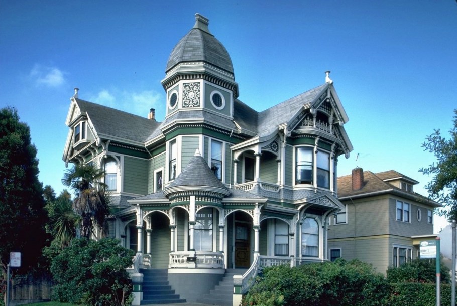 Красивые здания дома