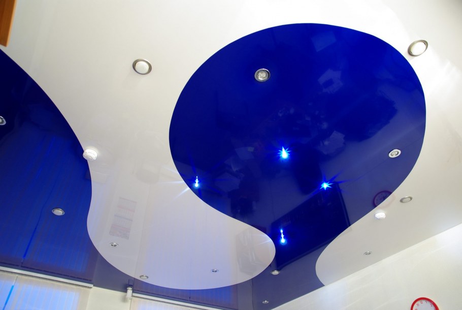 Красивые натяжные потолки