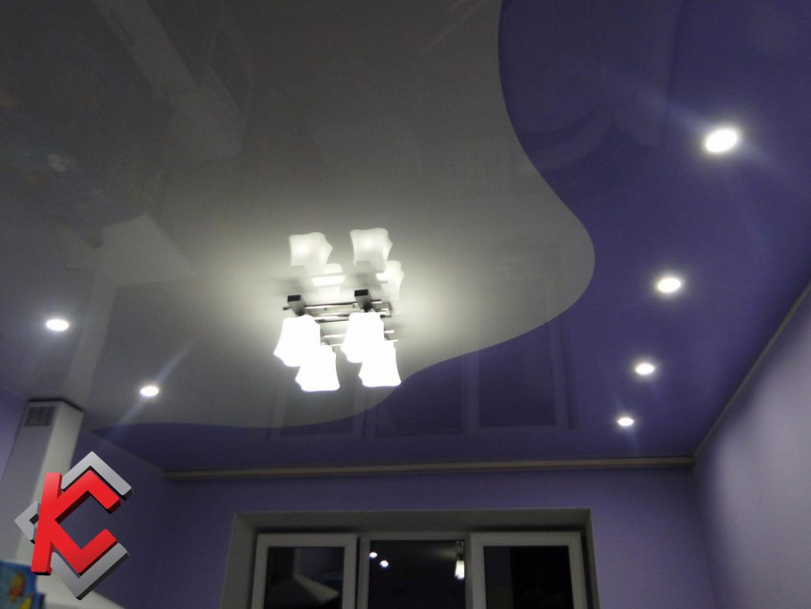 Натяжной потолок с подсветкой