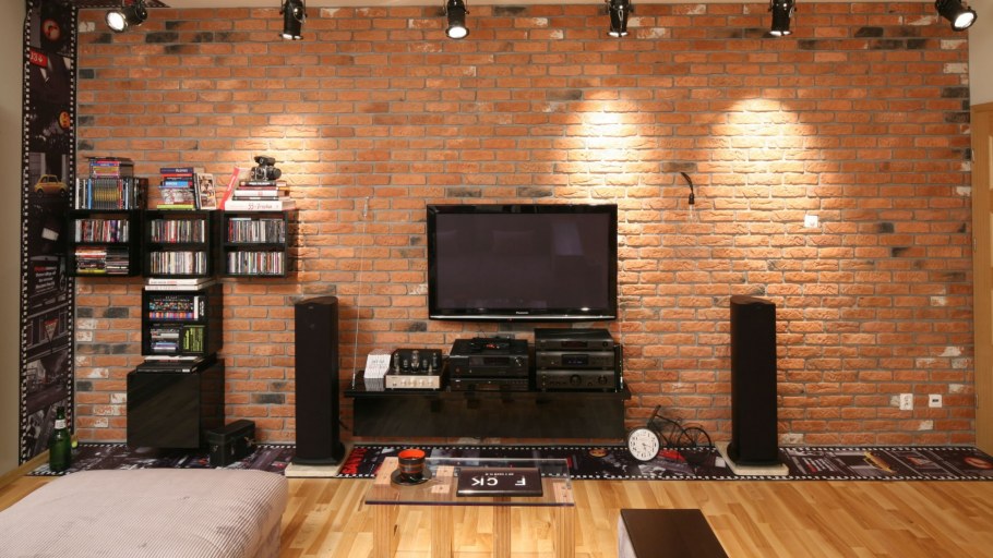 Елевир на кирпичнй стене