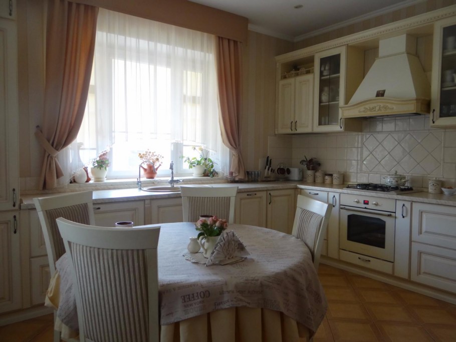 Уютные кухни в частном доме
