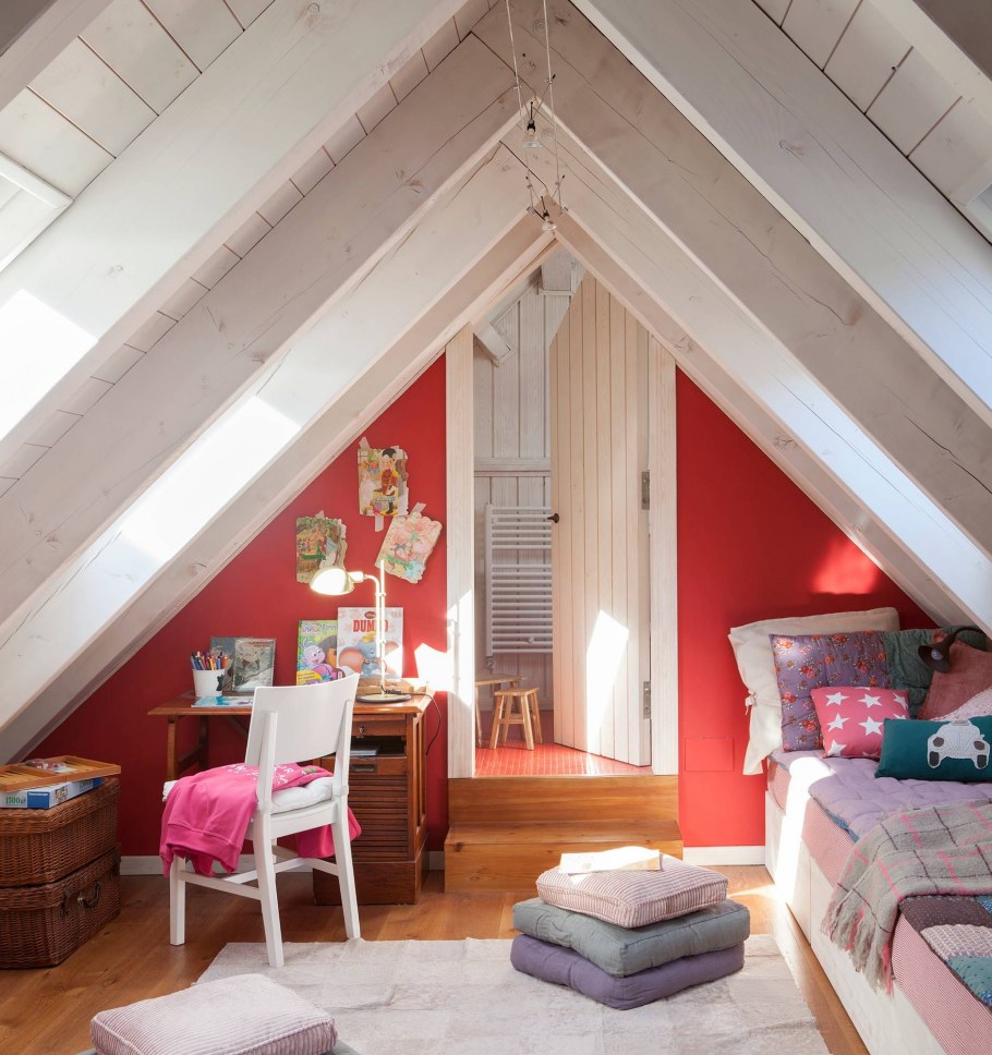 Уютная комната на чердаке