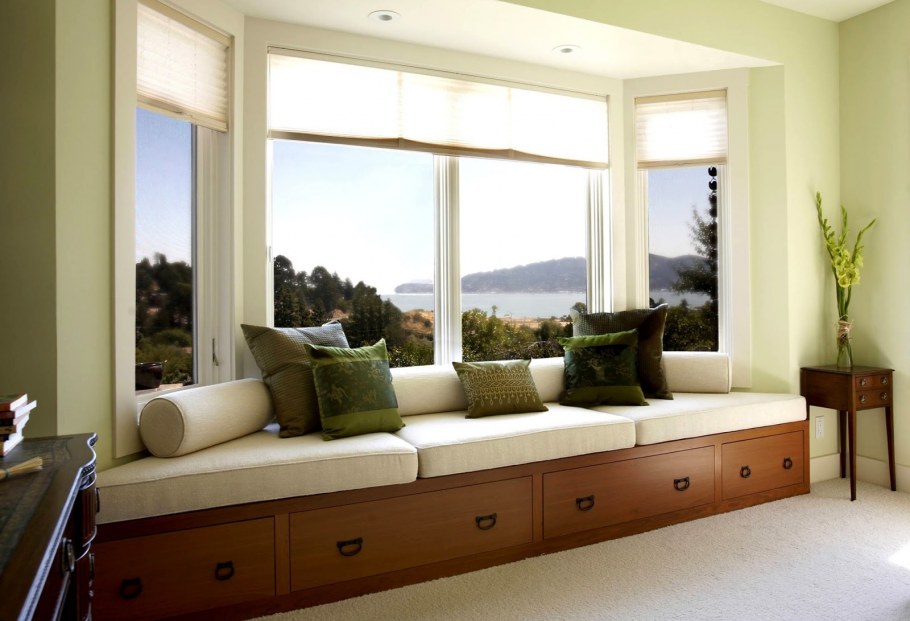 Интерьер с панорамными окнами