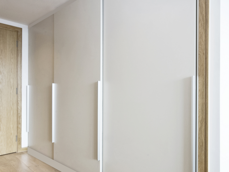 Торцевая ручка для шкафа купе