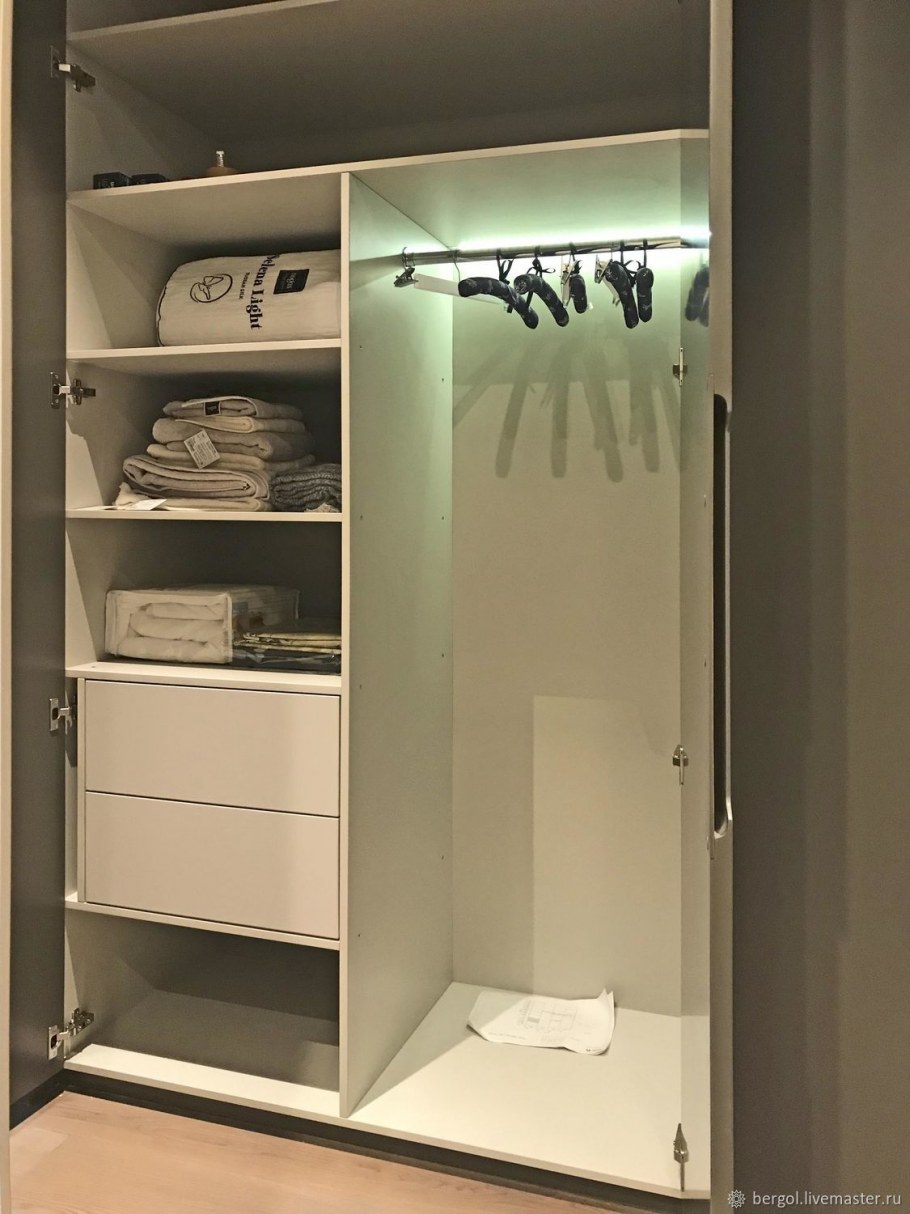 Шкаф с фрезерованными ручками