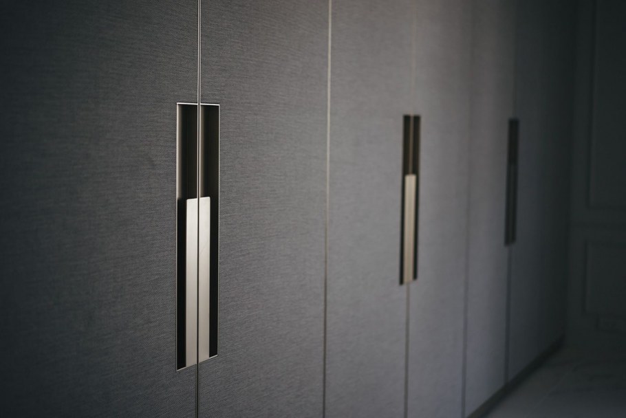 Врезные ручки для дверей шкафа