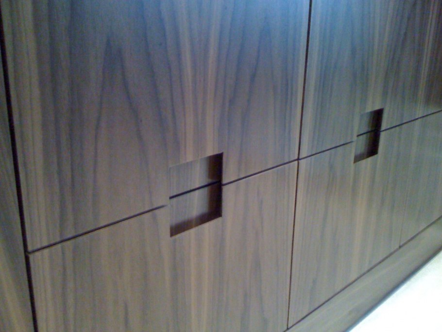 Ручка для дверцы шкафа