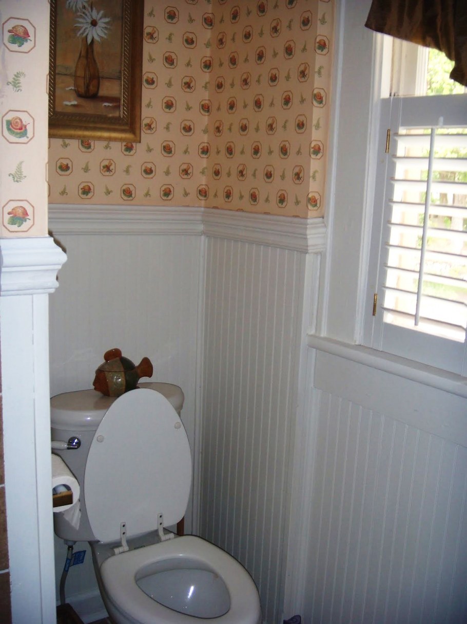 Бюджетная отделка туалета панелями