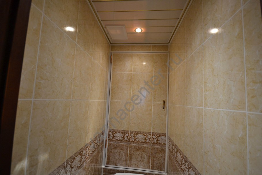 Туалет в черно белых тонах