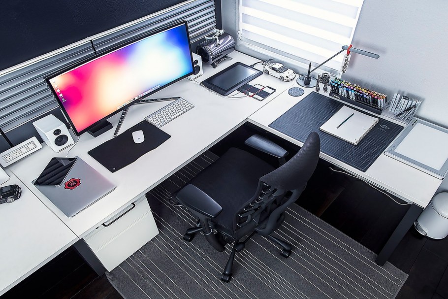 Рабочее место за компьютером