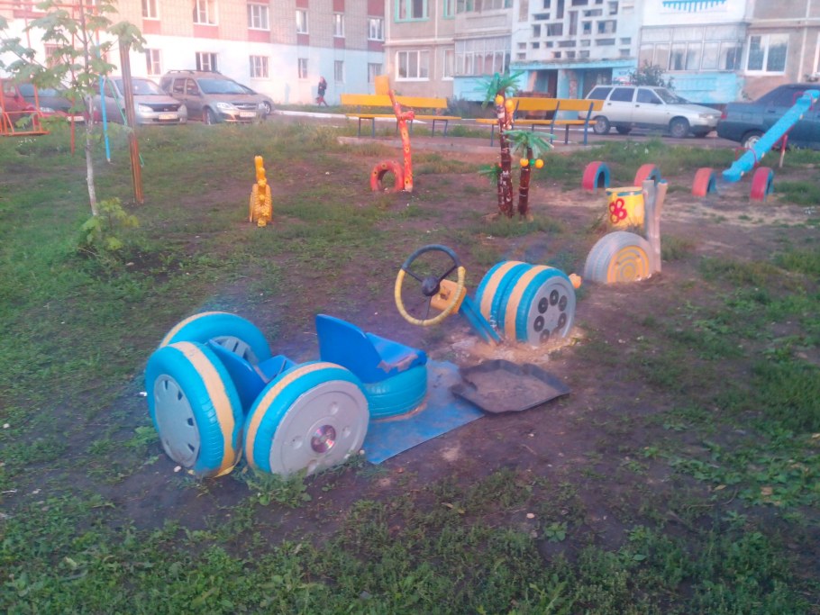 Игрушки на детскую площадку