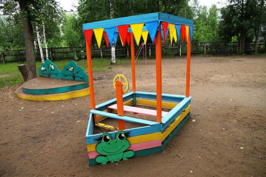 Украсить детскую площадку