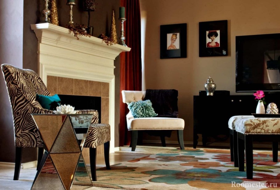 Гостиная с двумя диванами напротив