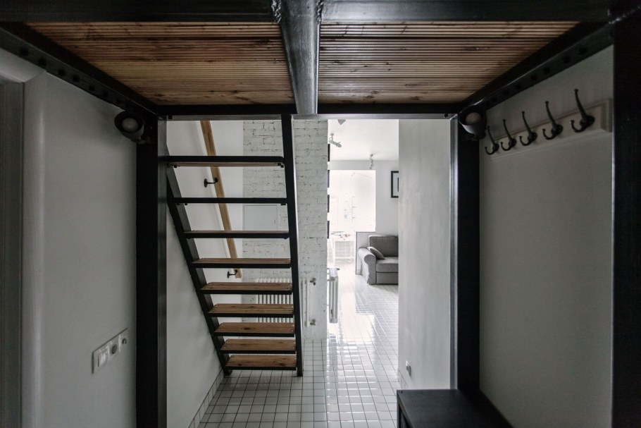 Лестница лофт в антресольный этаж