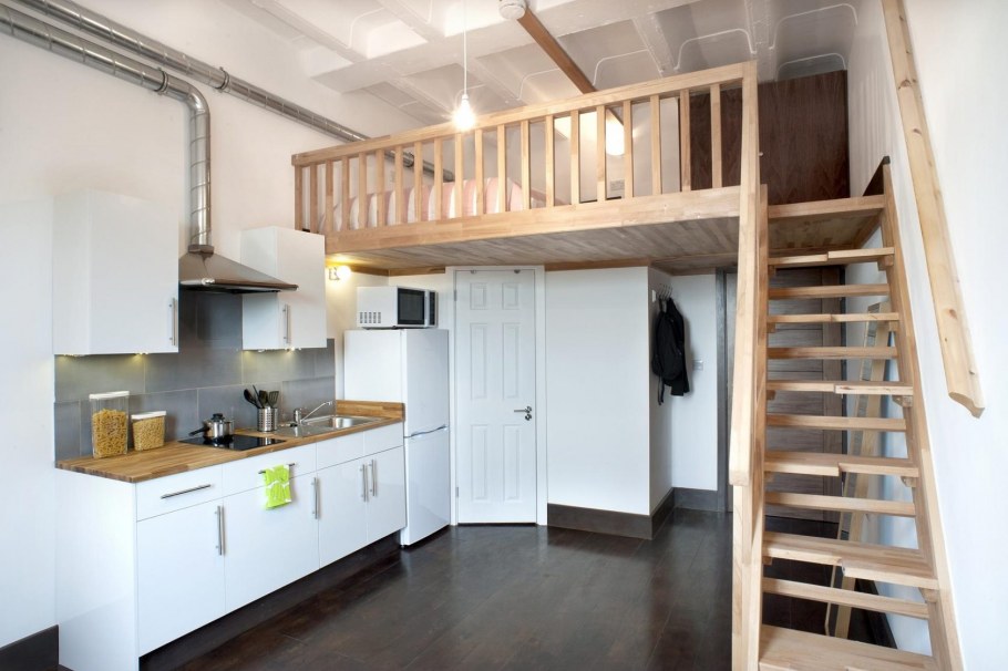 Кровать над кухней