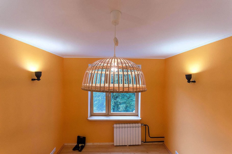 Красивые потолки крашенные