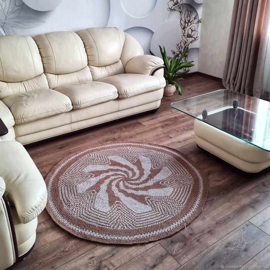 Голубой ковер в интерьере