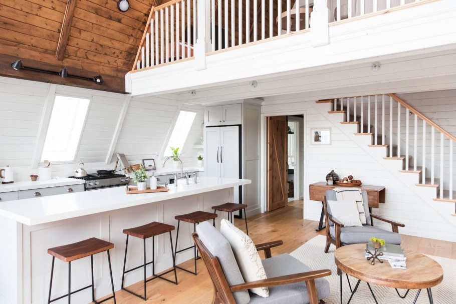 Интерьер кухни в a frame House