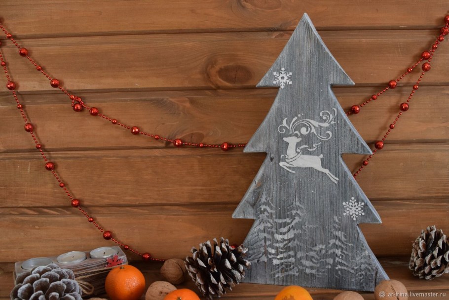 Новогодняя елка из дерева