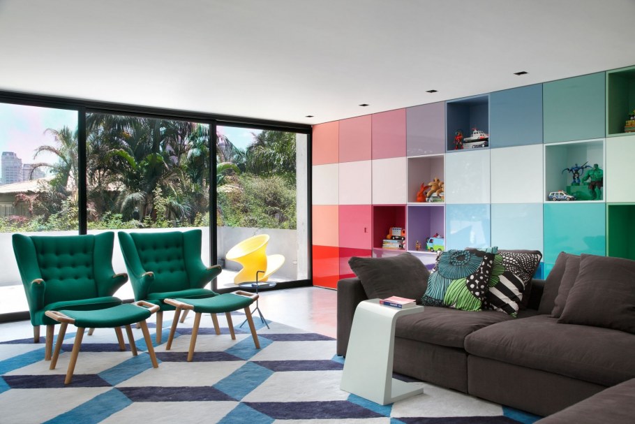 Гостиная в бордовом цвете