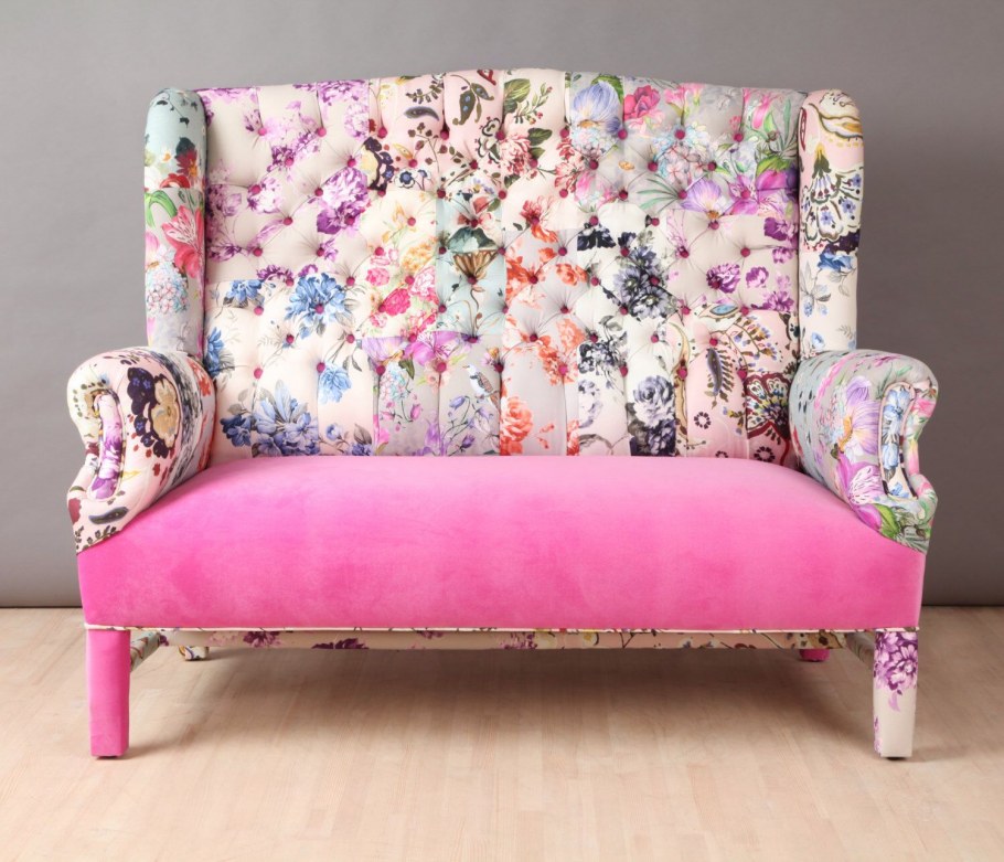 Диван необычный розовый