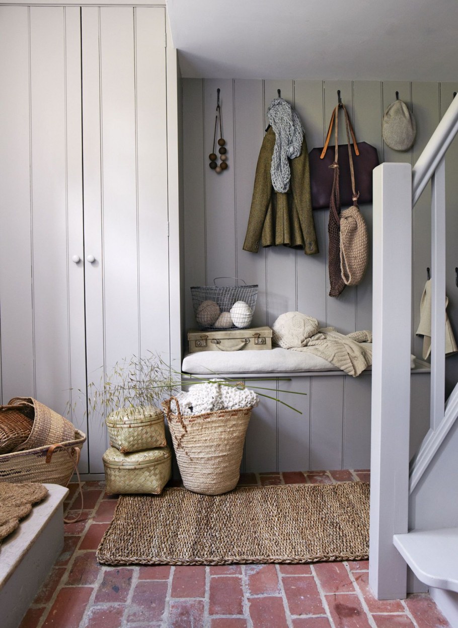 Уютная прихожая в частном доме