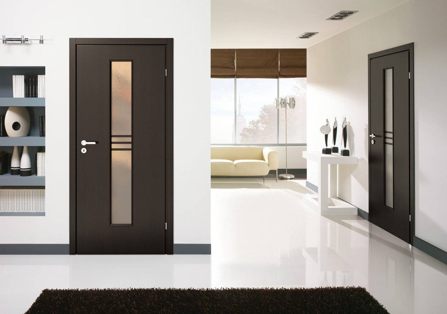 Дизайн квартиры с дверями. Двери в интерьере. Двери в современном интерьере. Двери венге в интерьере. Двери межкомнатные темные.