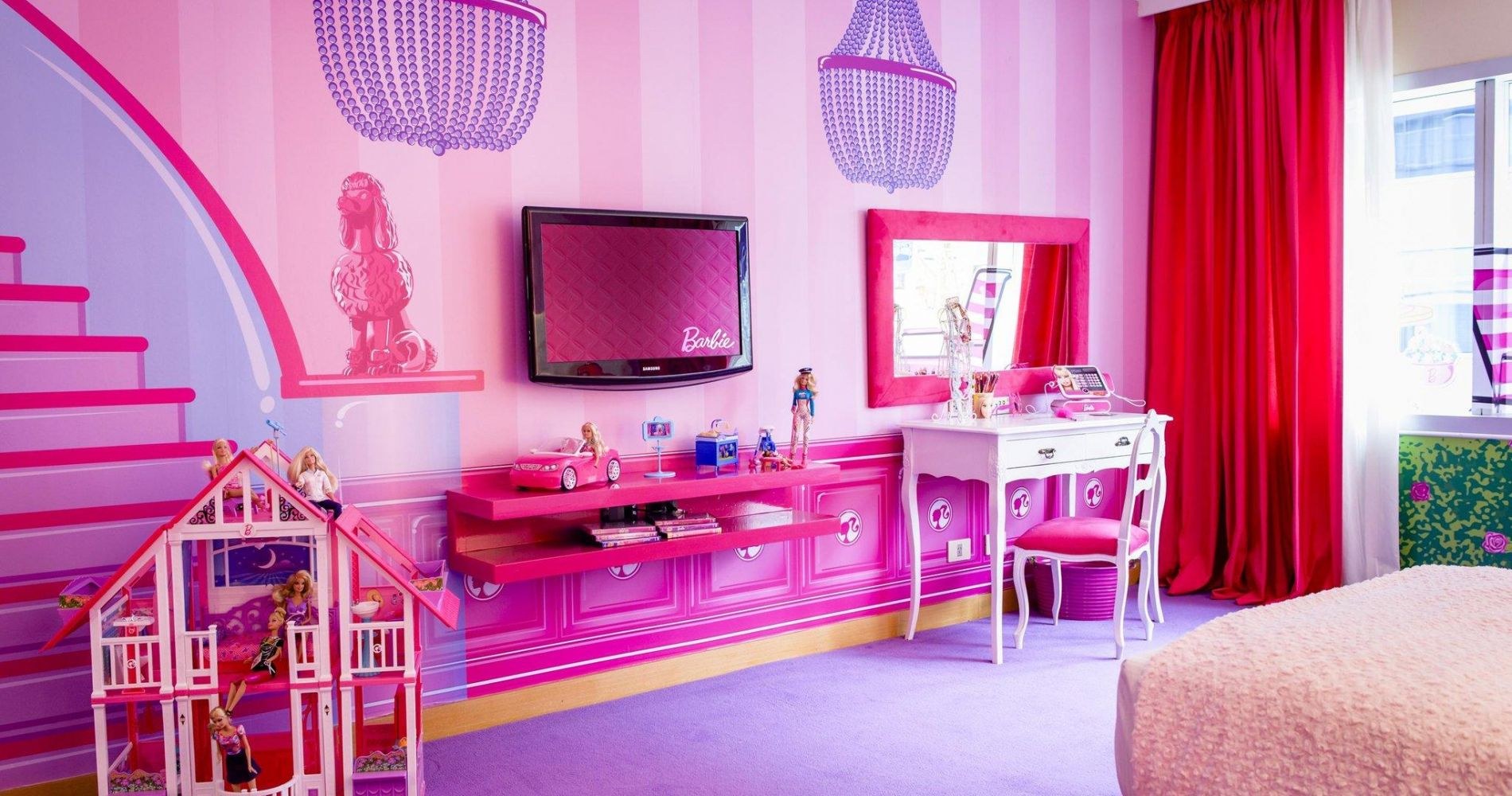 детская с розовой мебелью