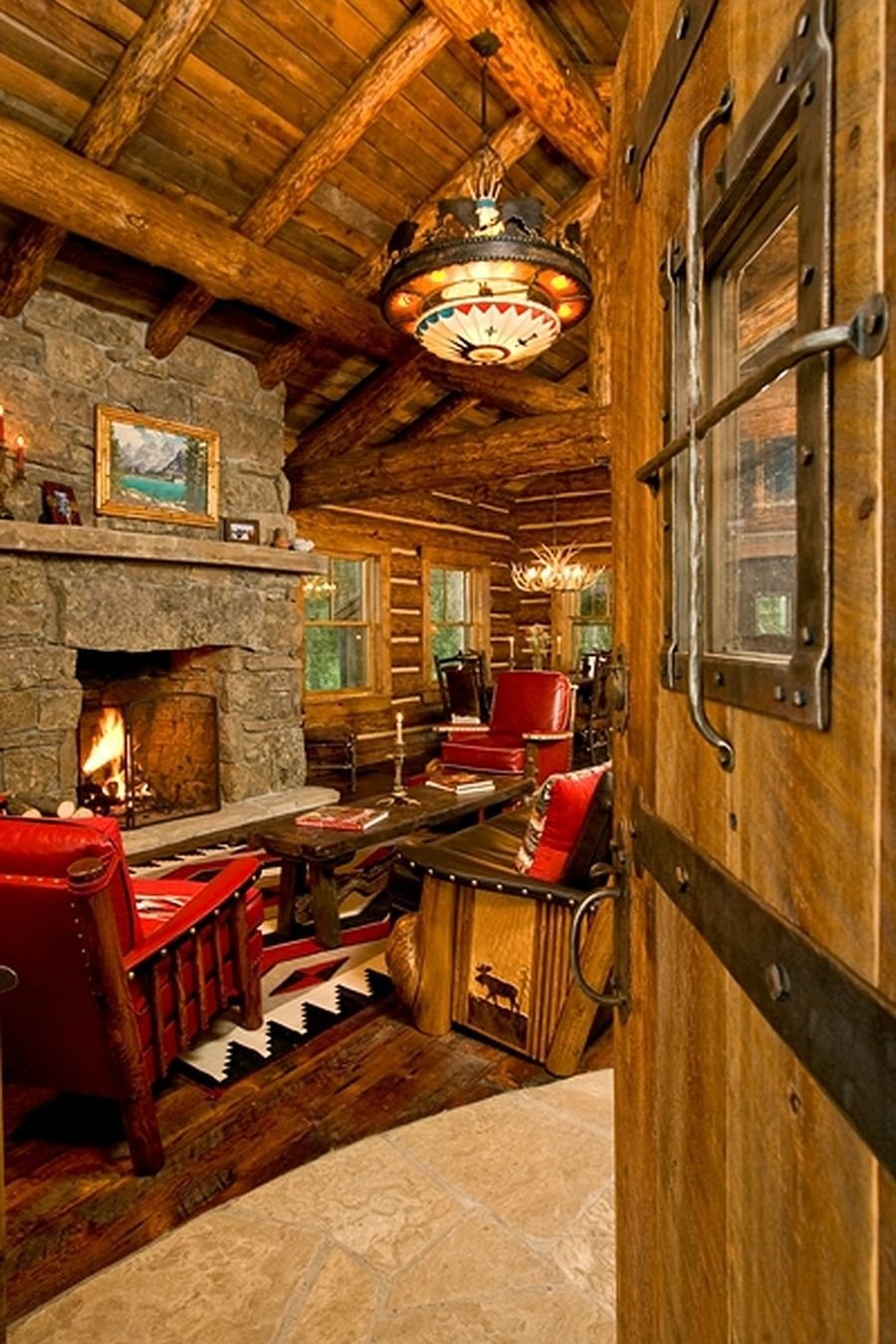 Уютный деревянный домик внутри