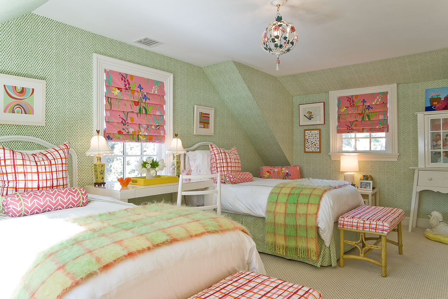 When this room. Интерьер комнаты для девочки. Цвет комнаты для девочки. Уютная спальня для девочки. Розовые стены в спальне.