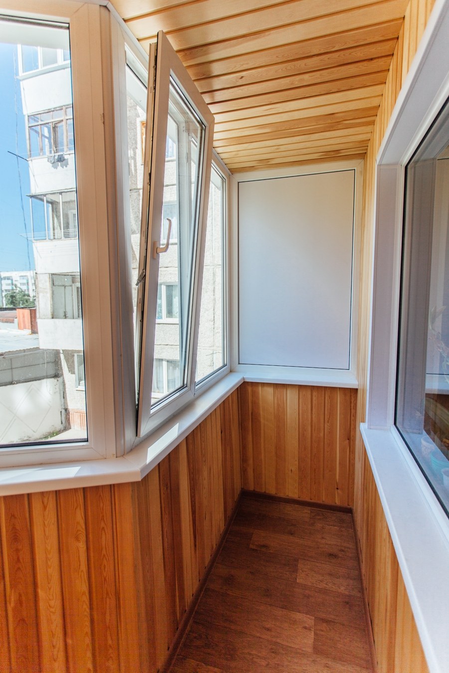 Отделка балкона