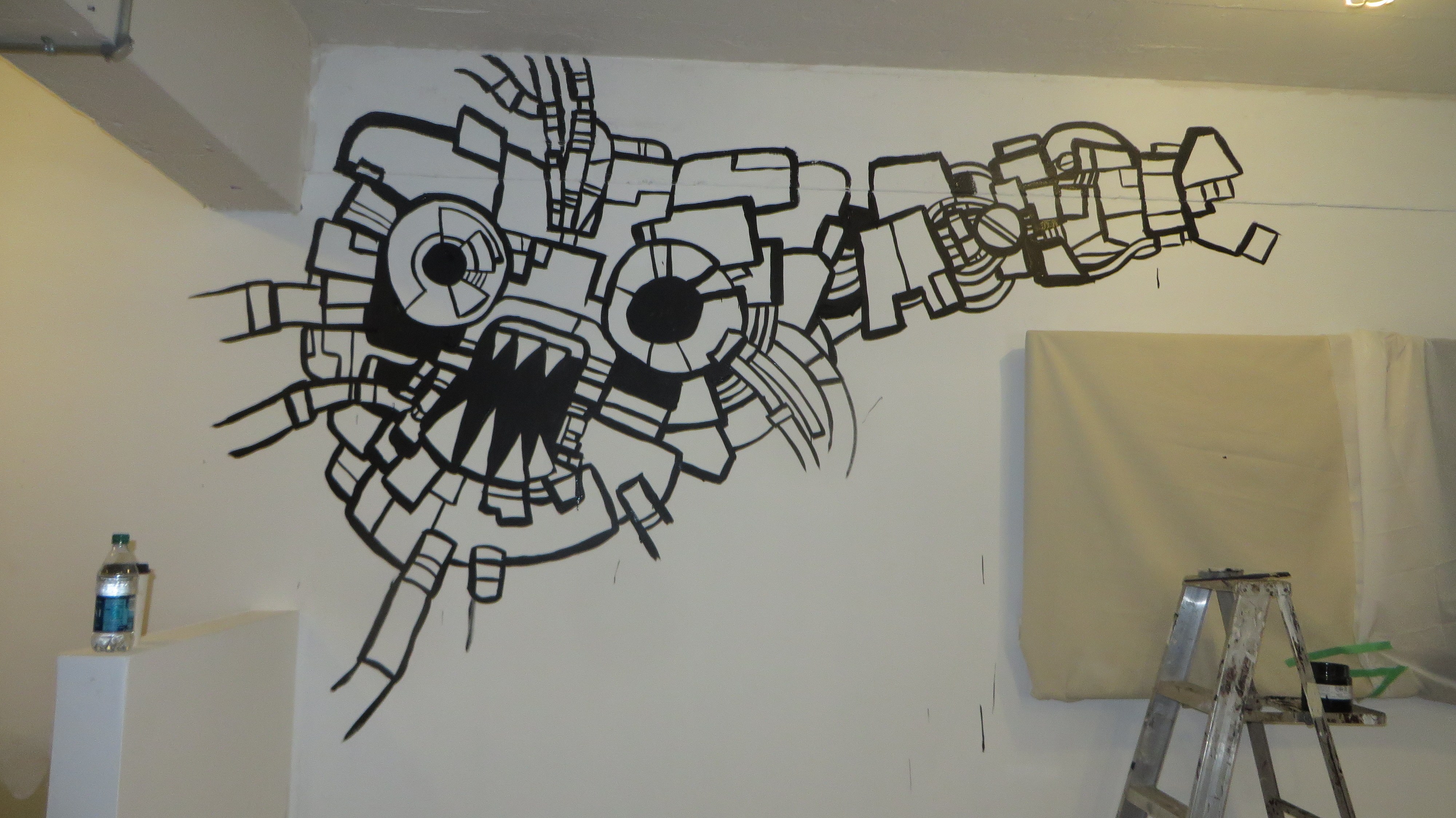 Разрисованные стены в комнате панк