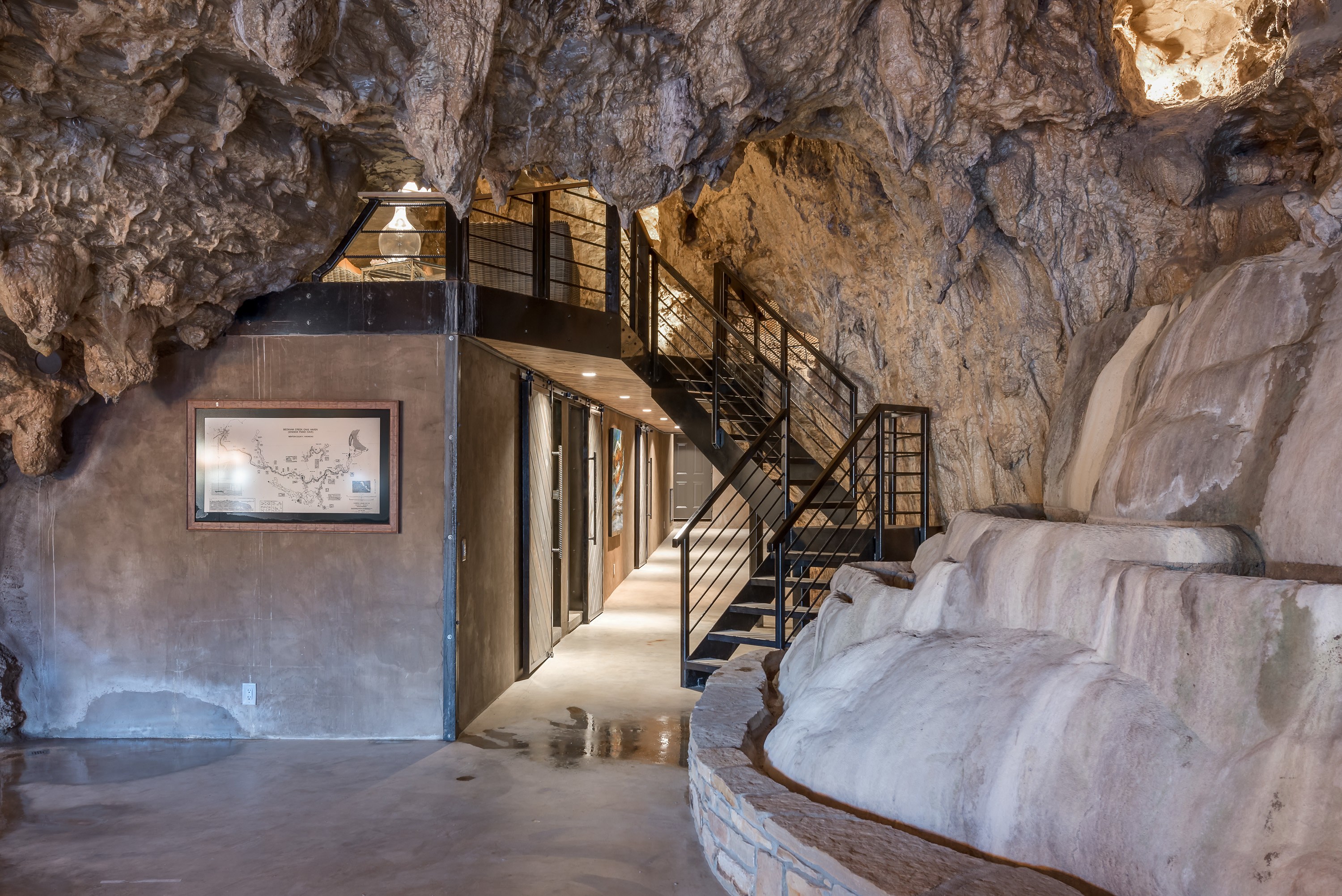 Cave home. Пещерный дворец Cave Palace Ranch, Юта, США. Гостиница Beckham Creek Cave Lodge. Аризона дом в пещере. Beckham Creek Cave Lodge, США, Арканзас.