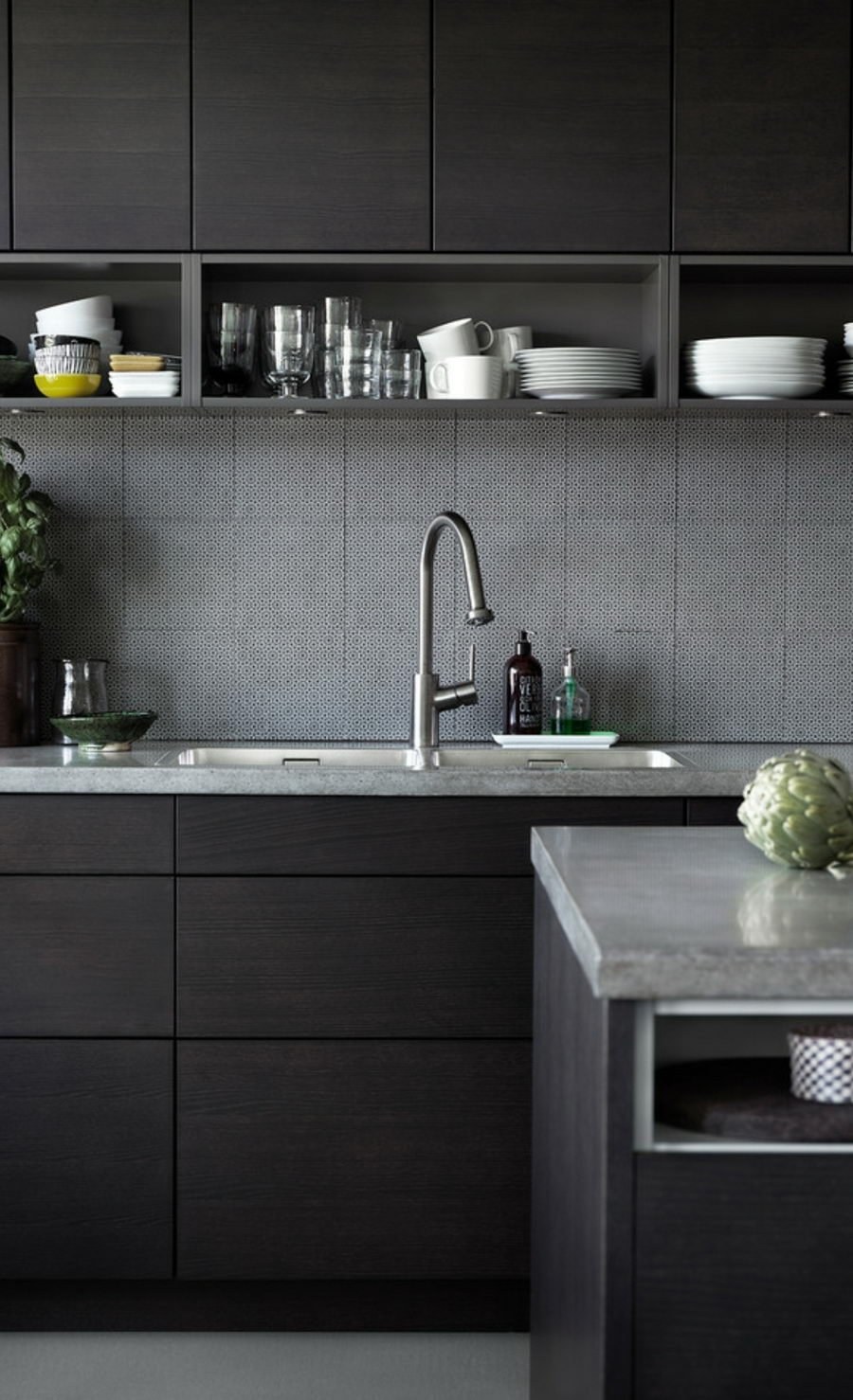 Кухня с серыми фасадами