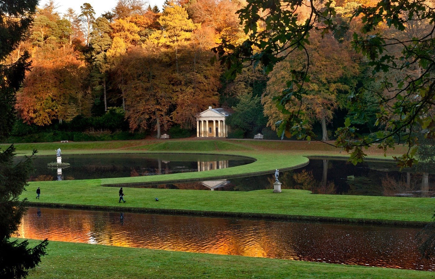 Английский парк картинки. Парк Стоу в Англии. Пейзажный парк Стоу в Англии. Английский (пейзажный парк) парк. Пейзажные парки Англии 17-18 века.