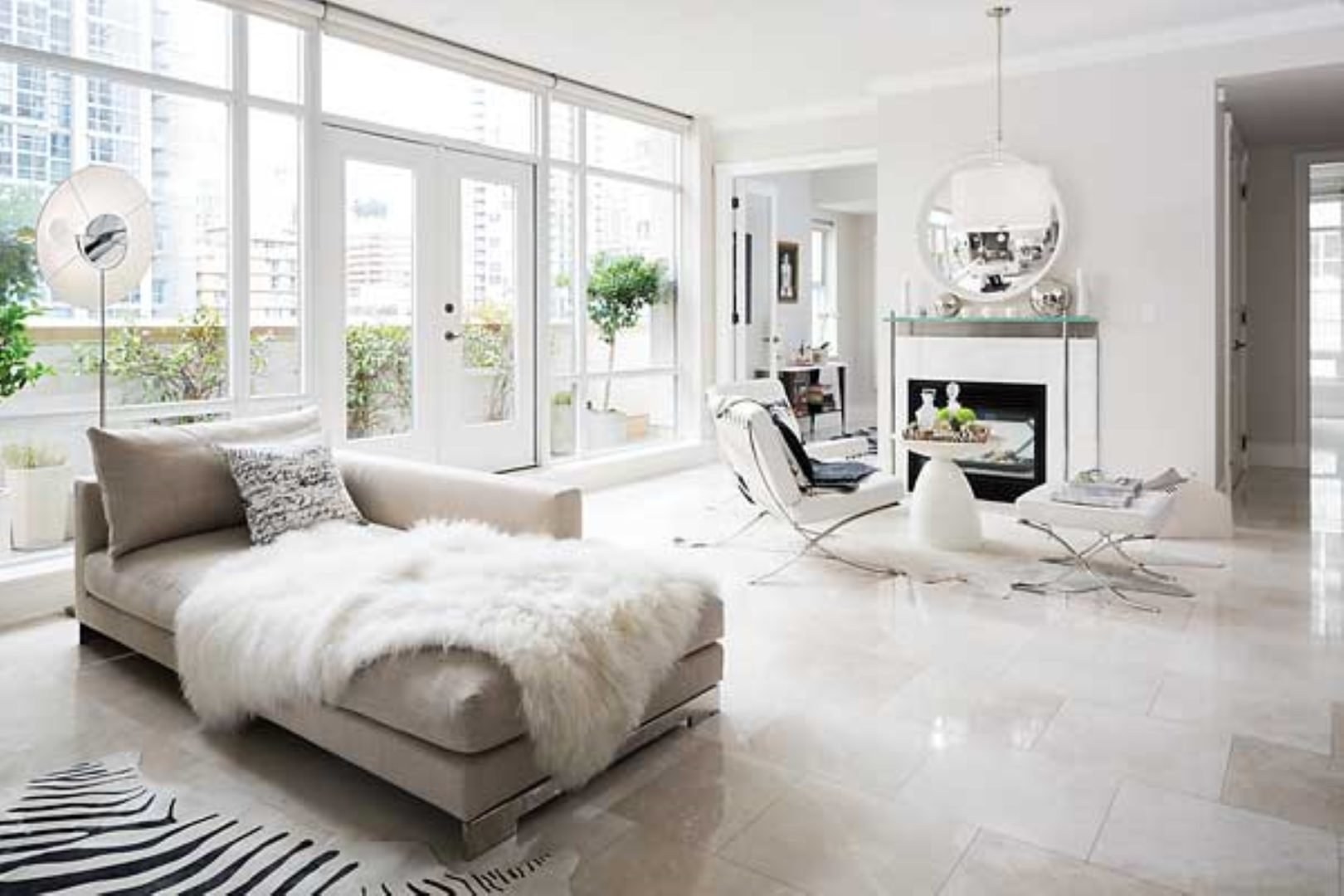 интерьер дома в белом цвете фото