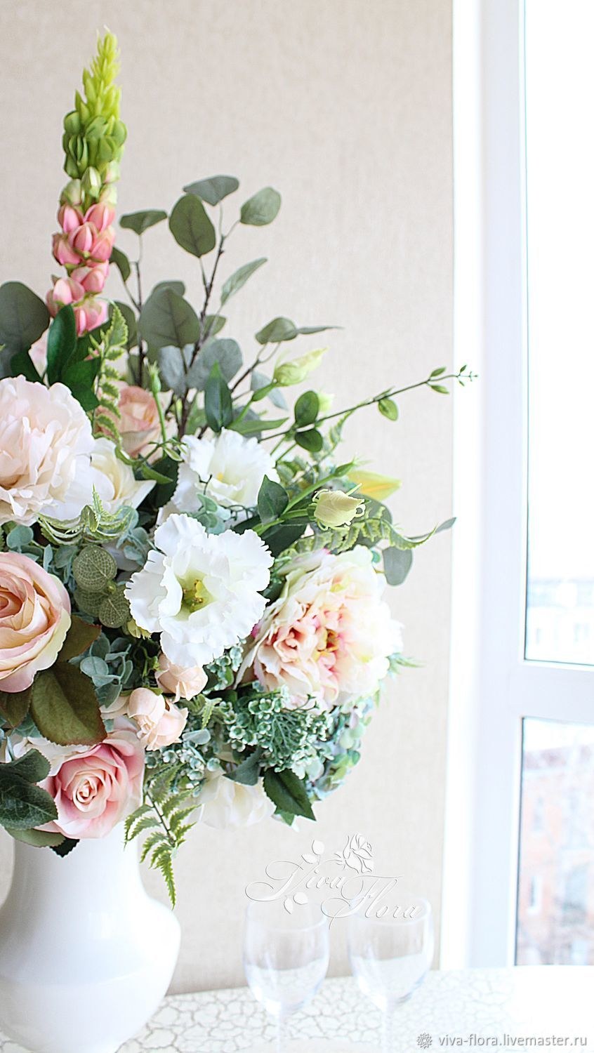 Зелень в горшках для декора