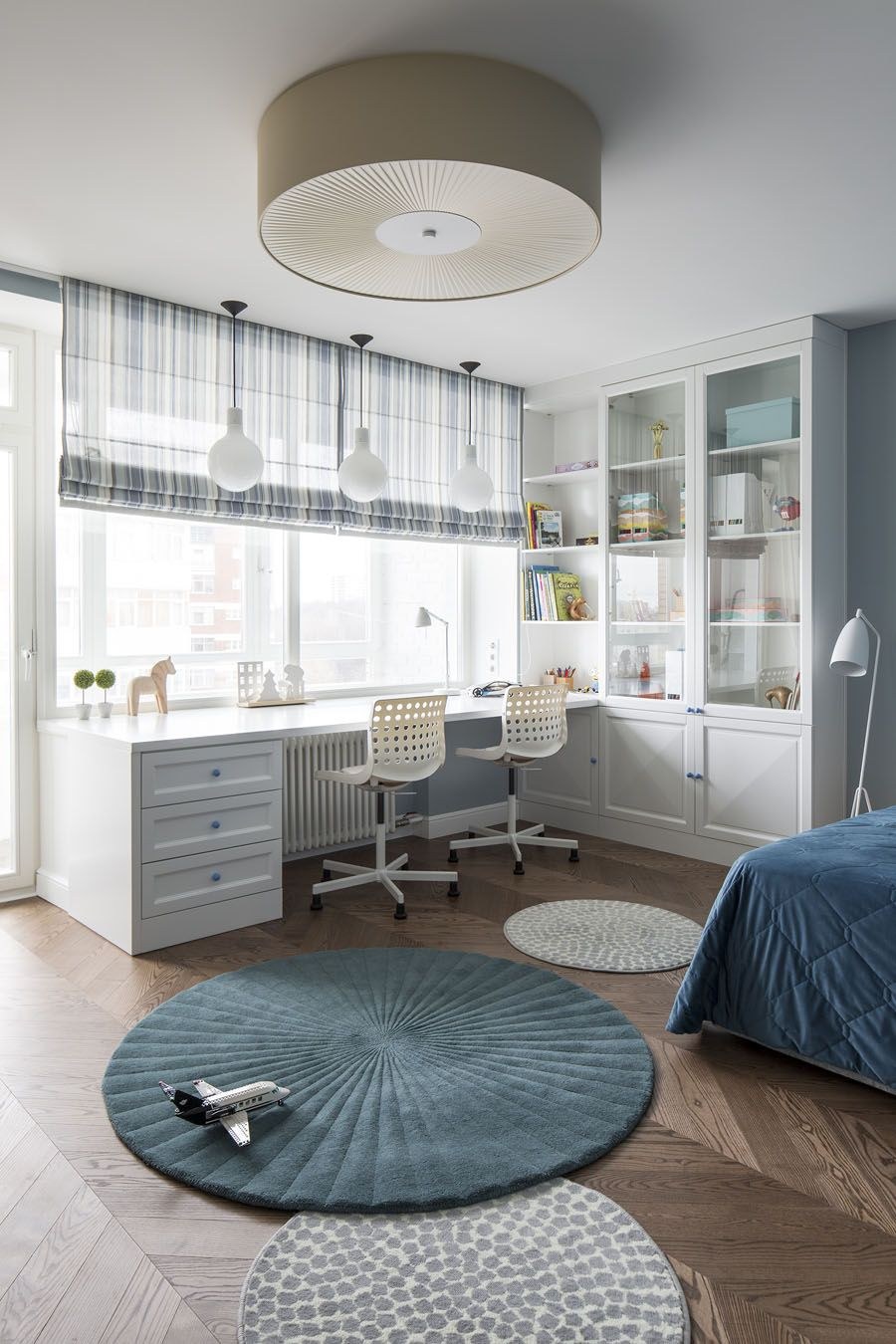 Дизайн детской комнаты с двумя окнами (50 фото)