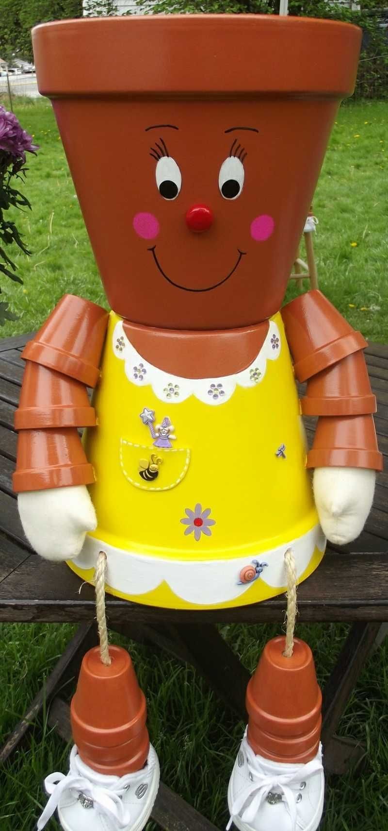 Фигурки из горшков для сада